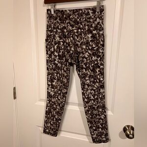 Athleta Salutation Stash High Rise 7/8 leggings